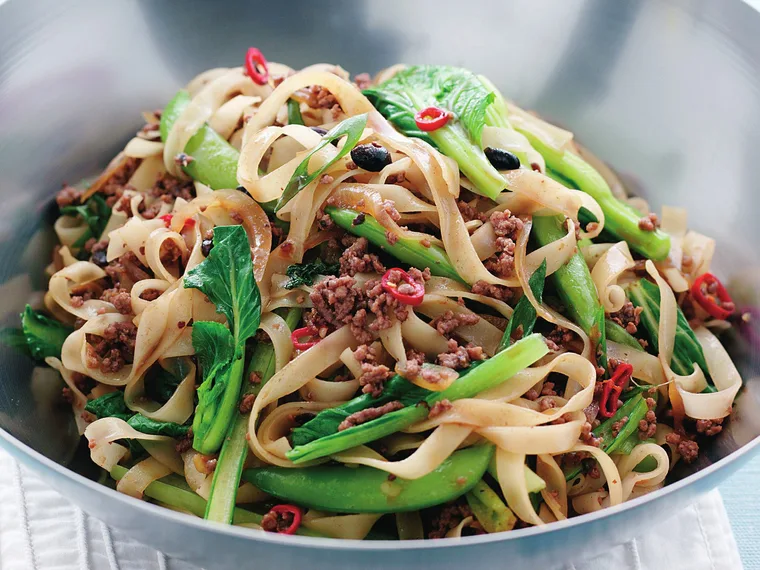 beef in black bean sauce with rice noodles