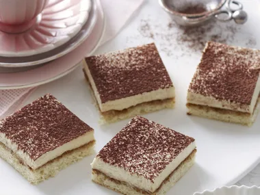 tiramisu cheesecake squares