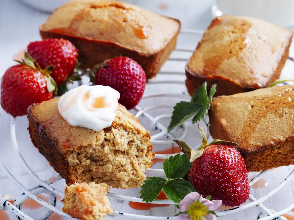 lemon cakes with roasted strawberries