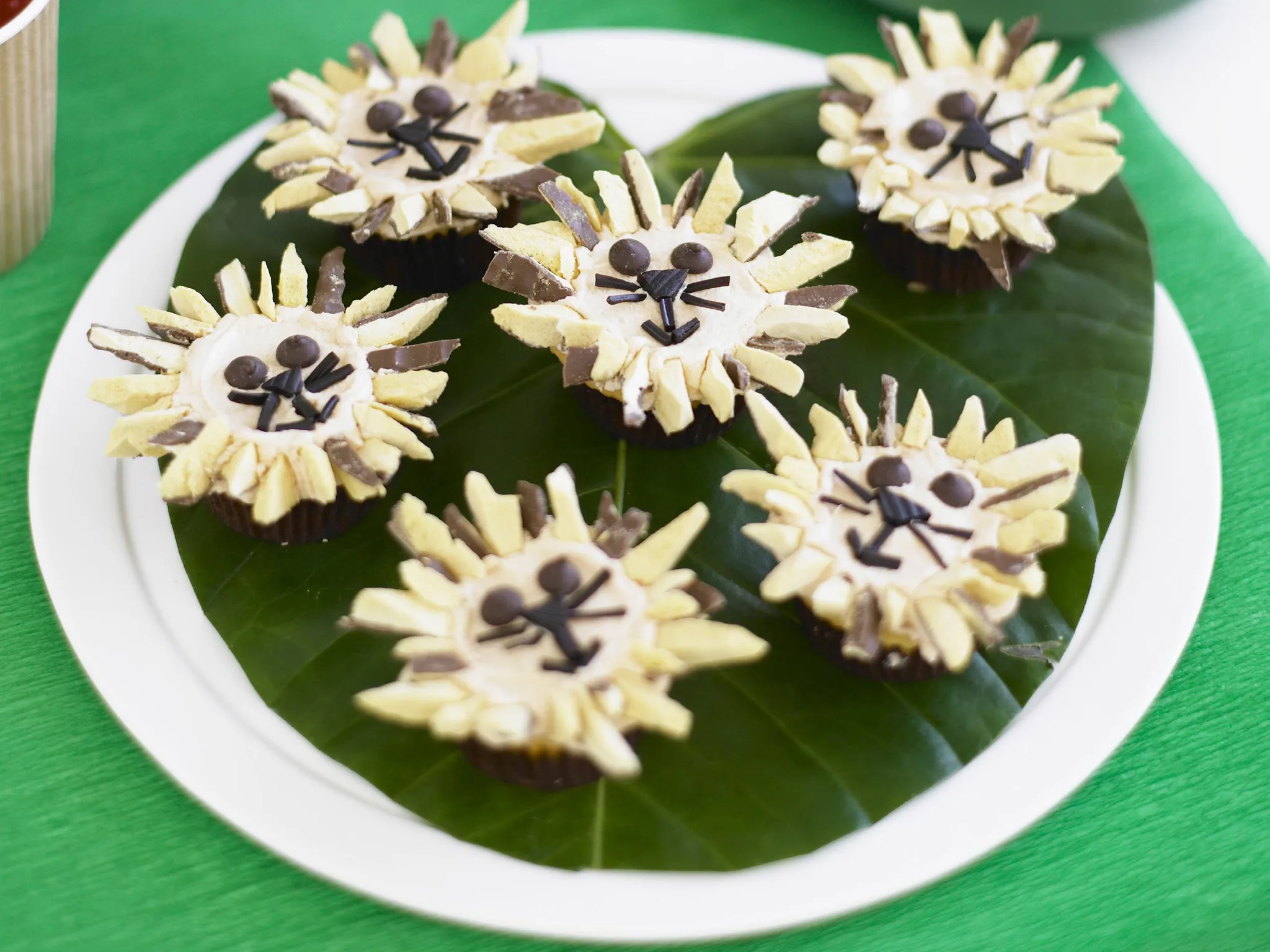 king of the jungle cupcakes