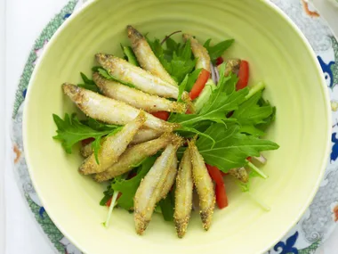 crispy whitebait salad with garlic mayonnaise