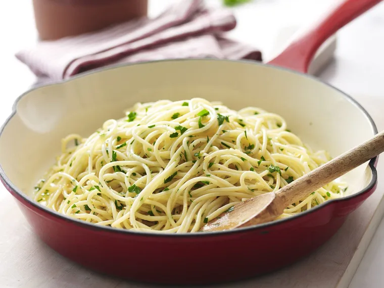 spaghetti with oil and garlic