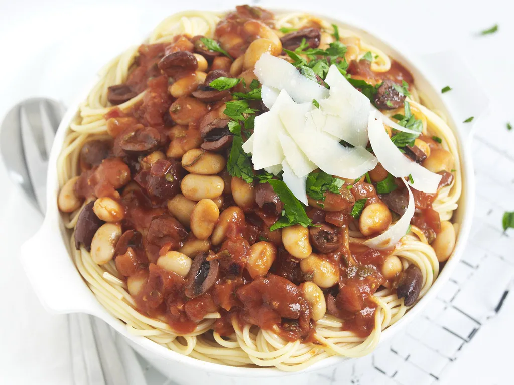 spaghetti with tomato and white bean sauce