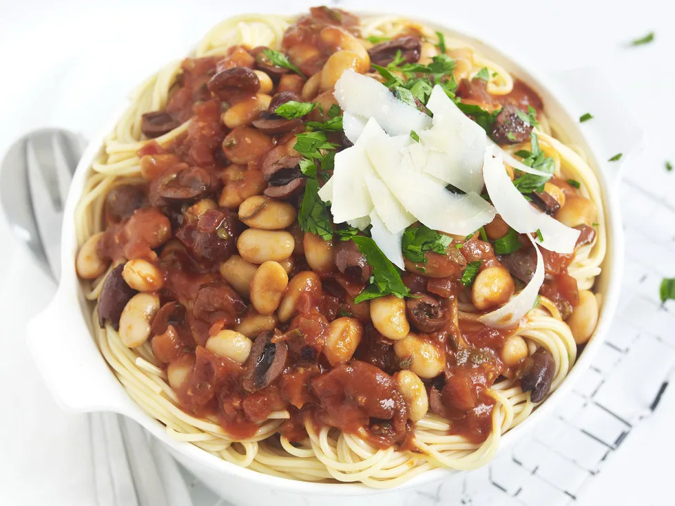 spaghetti with tomato and white bean sauce