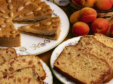 APRICOT AND ALMOND SHORTCAKE