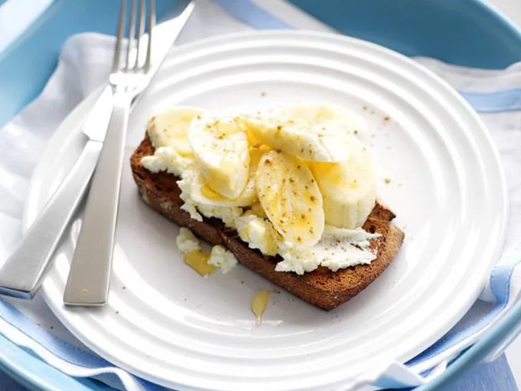 banana and ricotta on toast