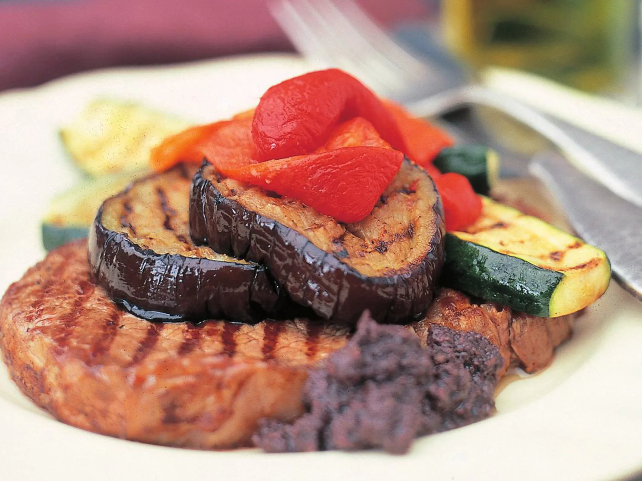 Rib-eye steak with vegetables