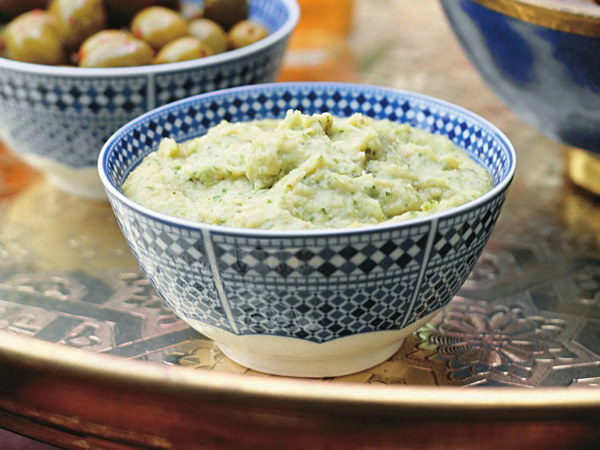 White bean dip with pitta crisps