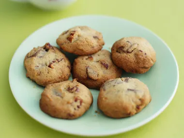 PECAN CHOC-CHUNK COOKIES