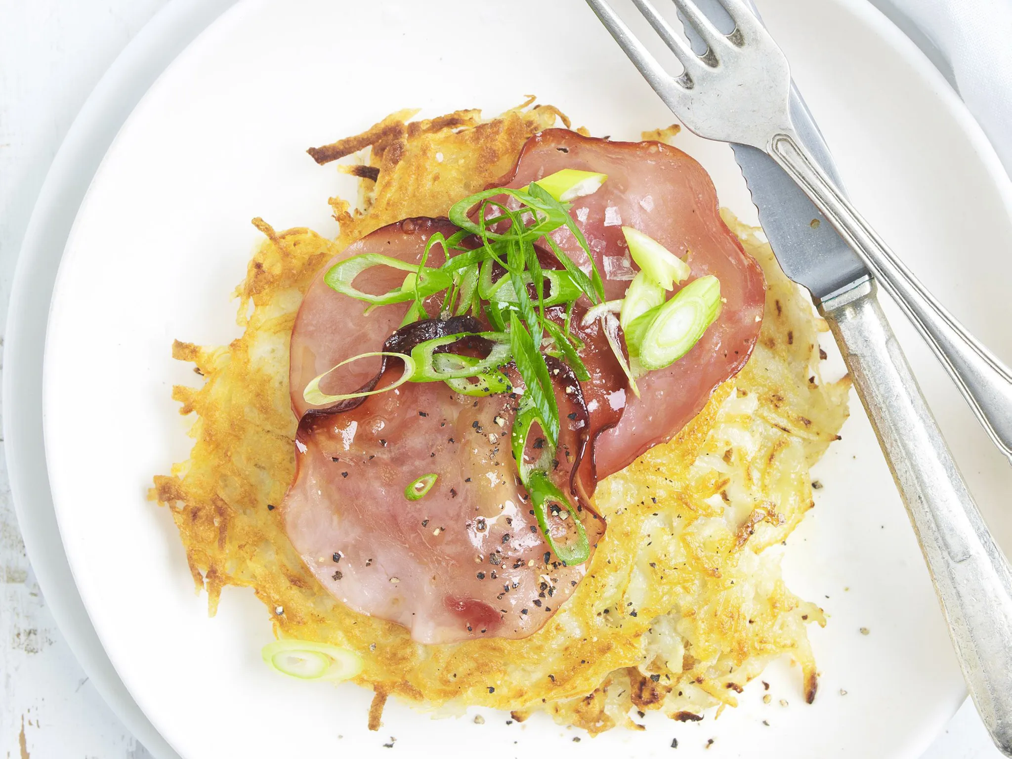 rösti with ham and cherry tomatoes