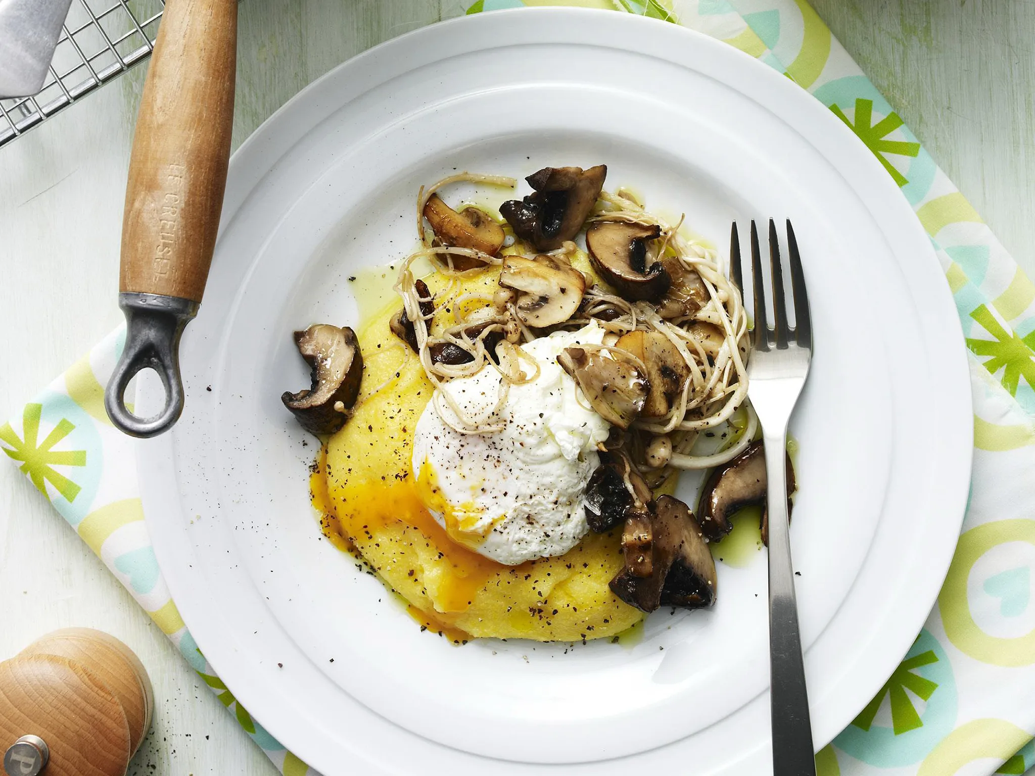 poached eggs with polenta and mushrooms