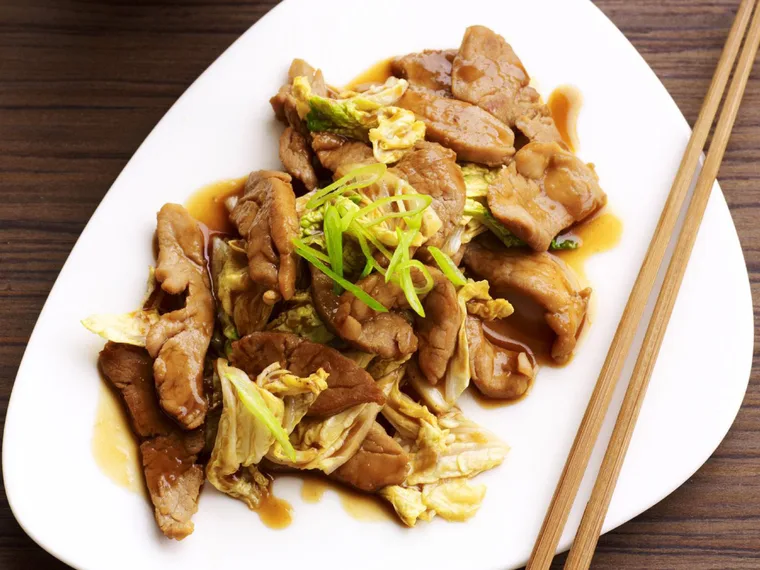 Stir-fried pork and ginger cabbage