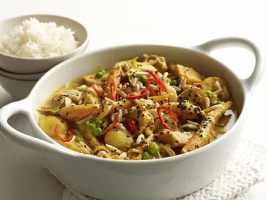 creamy vegetable and almond korma