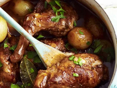 RABBIT STIFADO