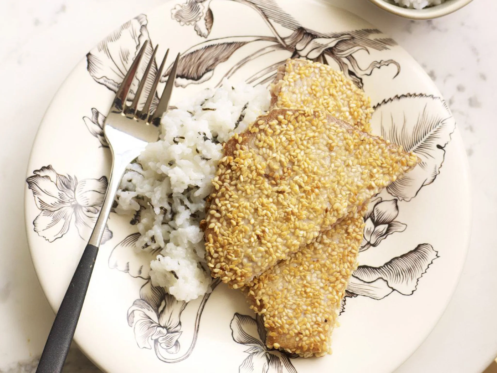 Sesame tuna steaks with nori rice
