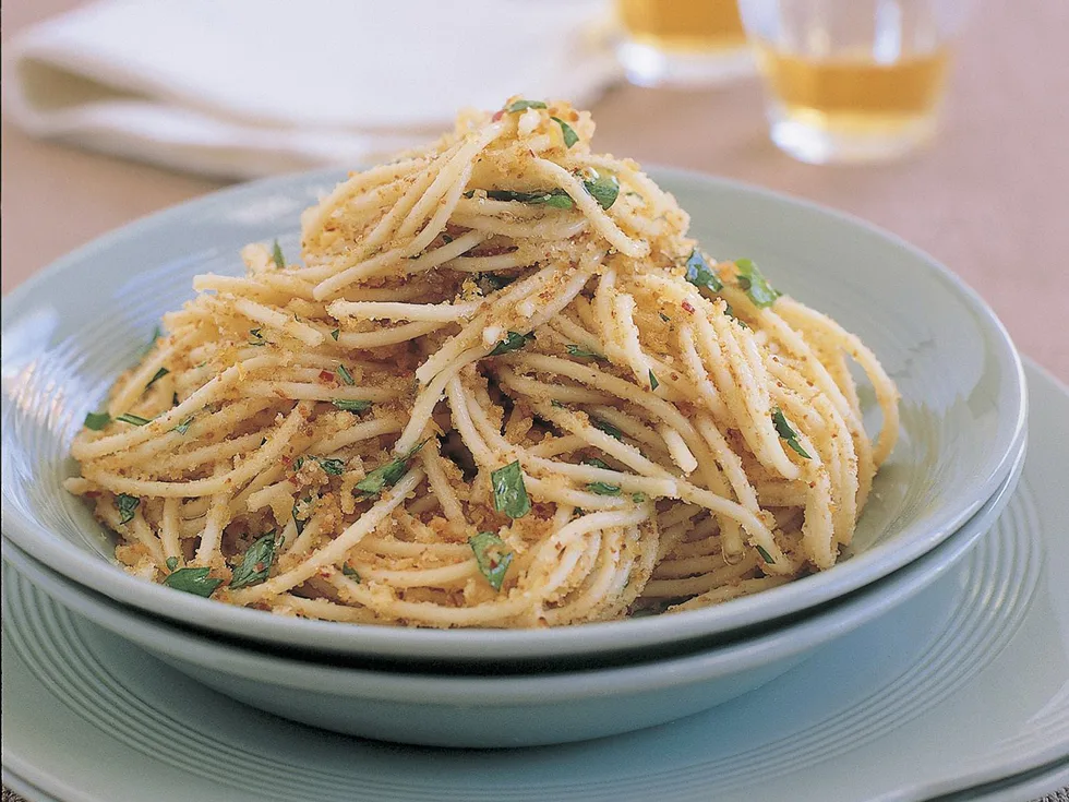 chilli and garlic spaghettini with breadcrumbs