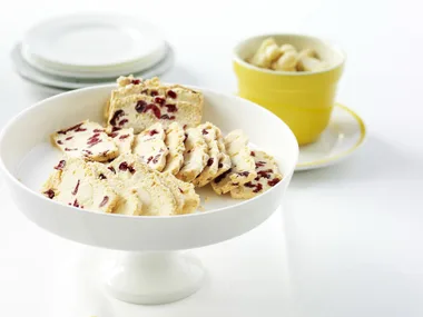 MACADAMIA AND CRANBERRY WAFERS