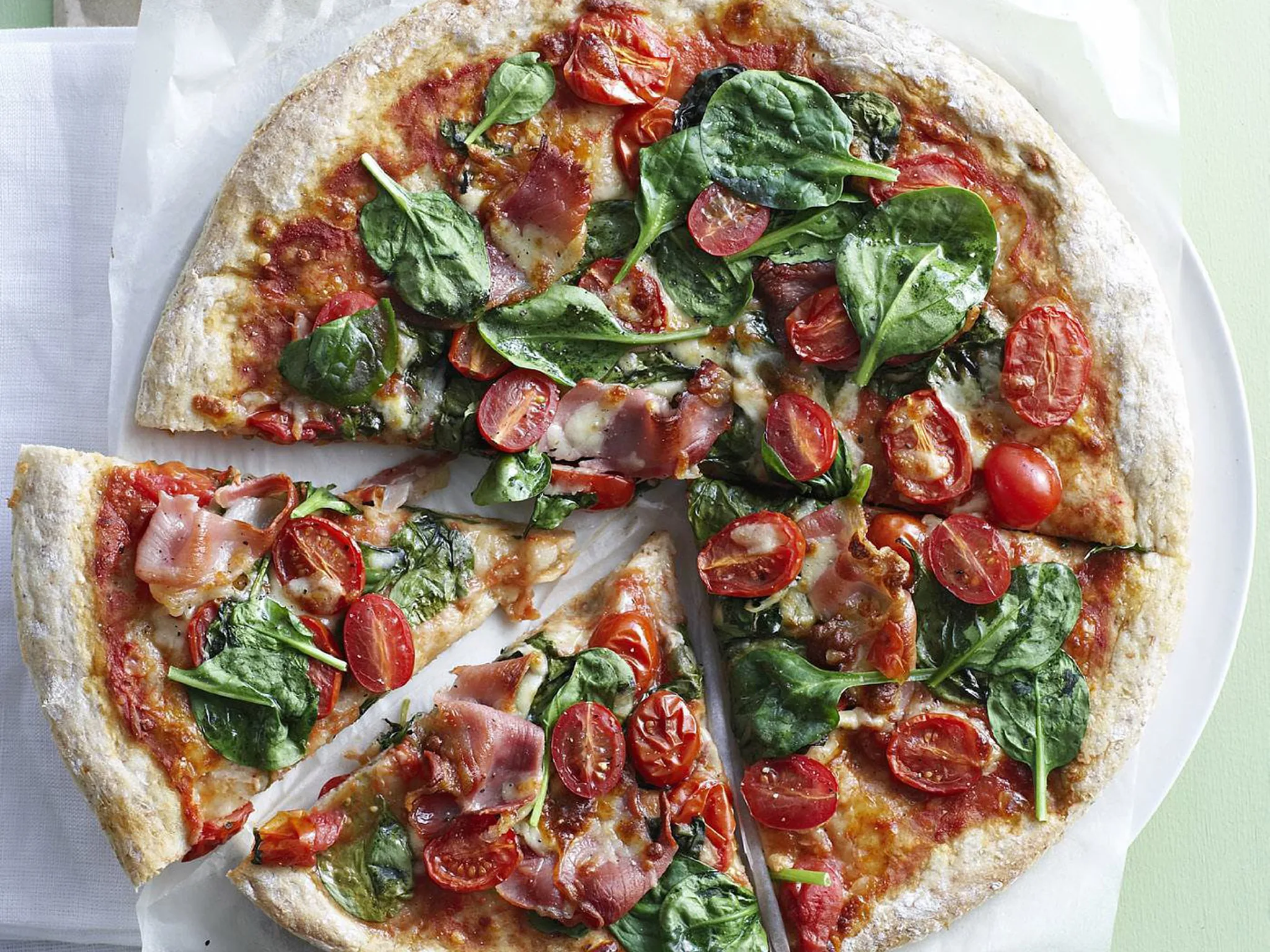 SPINACH, TOMATO AND PROSCIUTTO WHOLEGRAIN PIZZA
