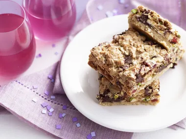 fruity choc chip slice