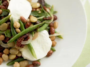 BEAN SALAD WITH MOZZARELLA, SUN-DRIED TOMATO AND OLIVES