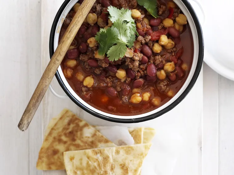 chilli con carne with quesadillas