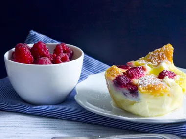 WHITE CHOCOLATE AND RASPBERRY BREAD PUDDINGS