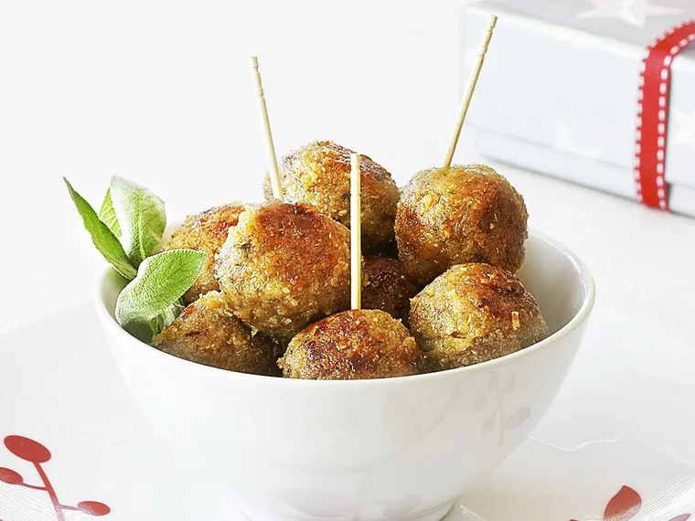 TURKEY AND CRANBERRY MEATBALLS