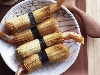 Crispy prawns and noodles