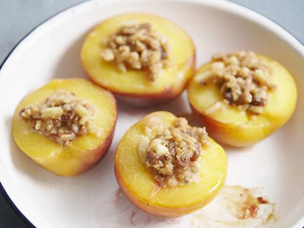 ALMOND CRUMBLE NECTARINES