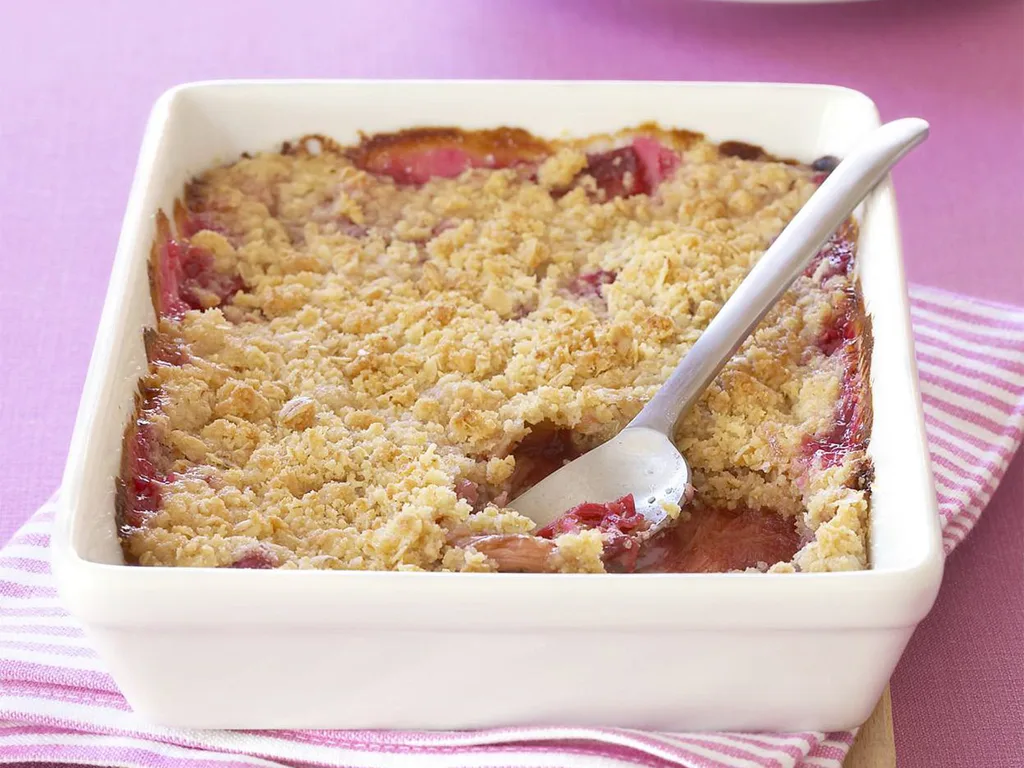 RHUBARB AND GINGER CRUMBLE