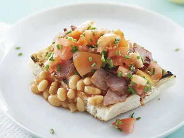 Baked beans, bacon and tomato on toast