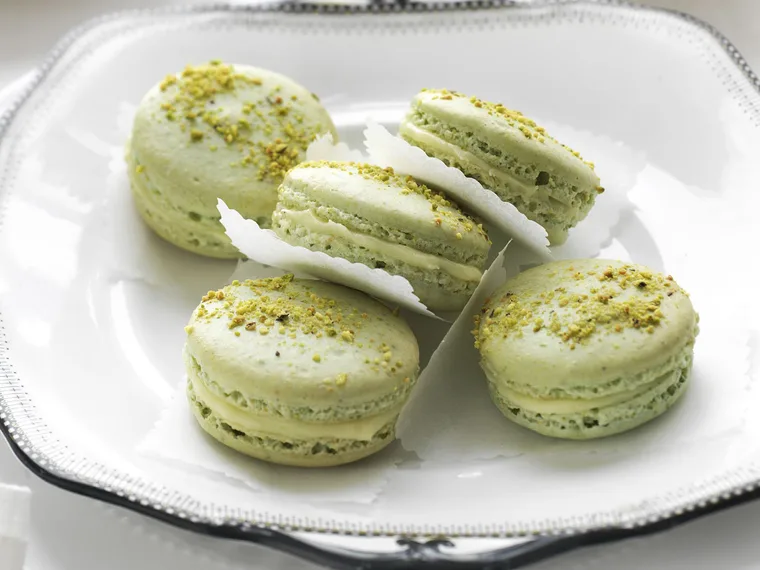 pistachio macarons