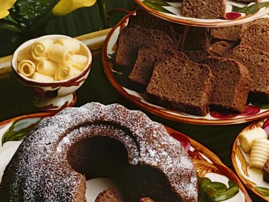 GINGER CAKE WITH HONEY CREAM AND CHOCOLATE