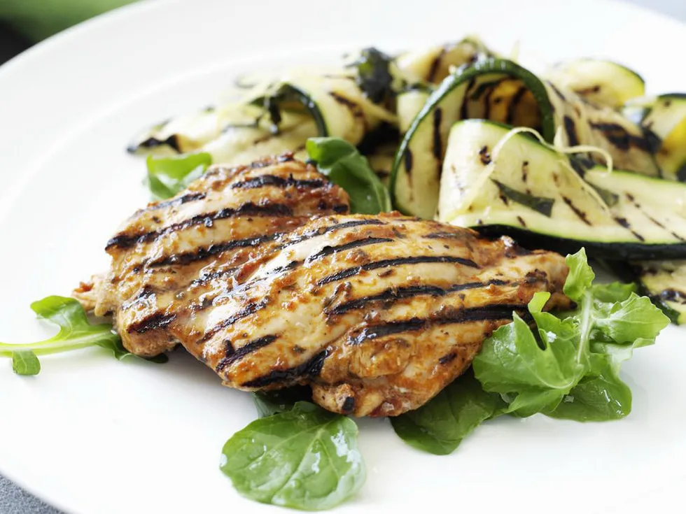 pesto chicken with zucchini