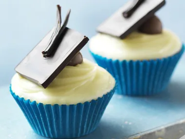 GRADUATION CAKES