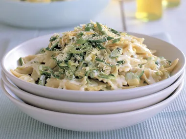 creamy farfalle with zucchini