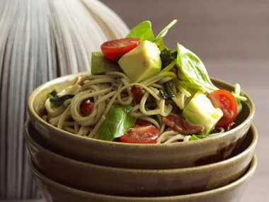 Green tea noodle salad