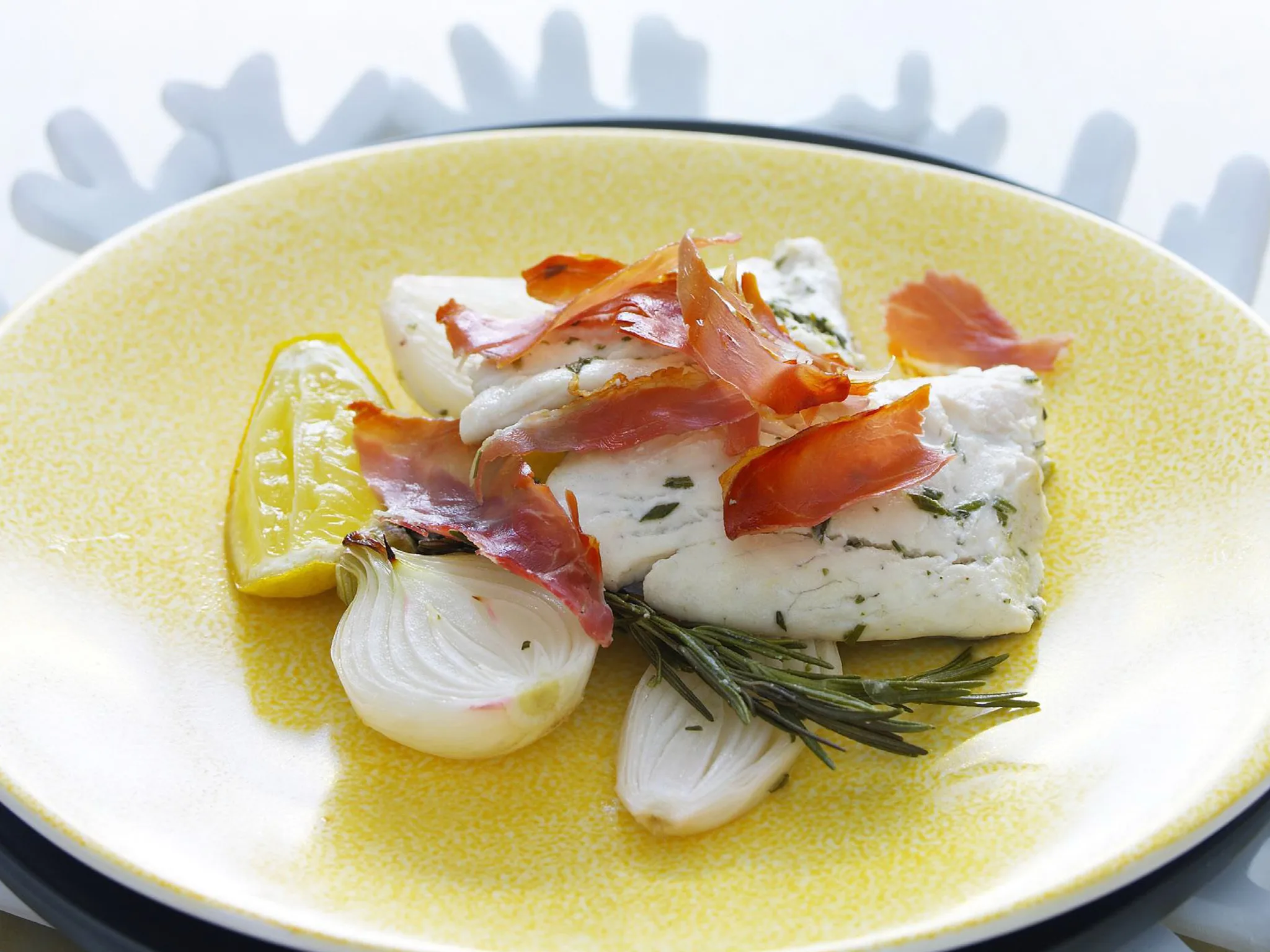 snapper with onion and prosciutto