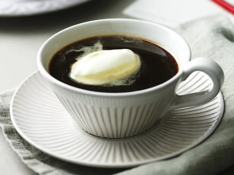 spiced coffee with rosewater cream