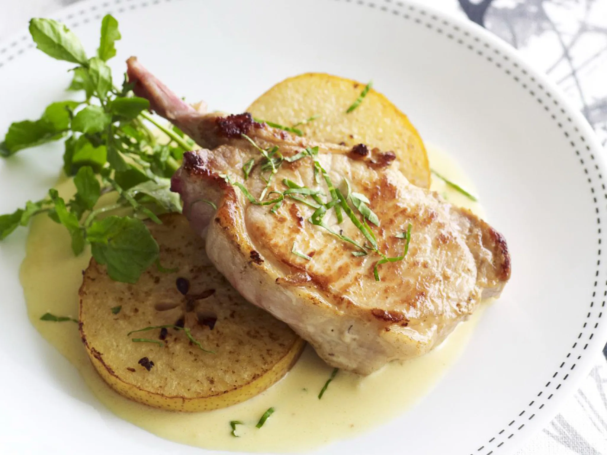 Pan-fried pork cutlets with nashi