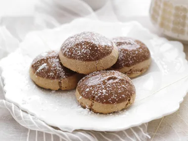 choc malt meringues