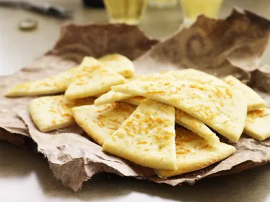 GARLIC PIZZA WEDGES