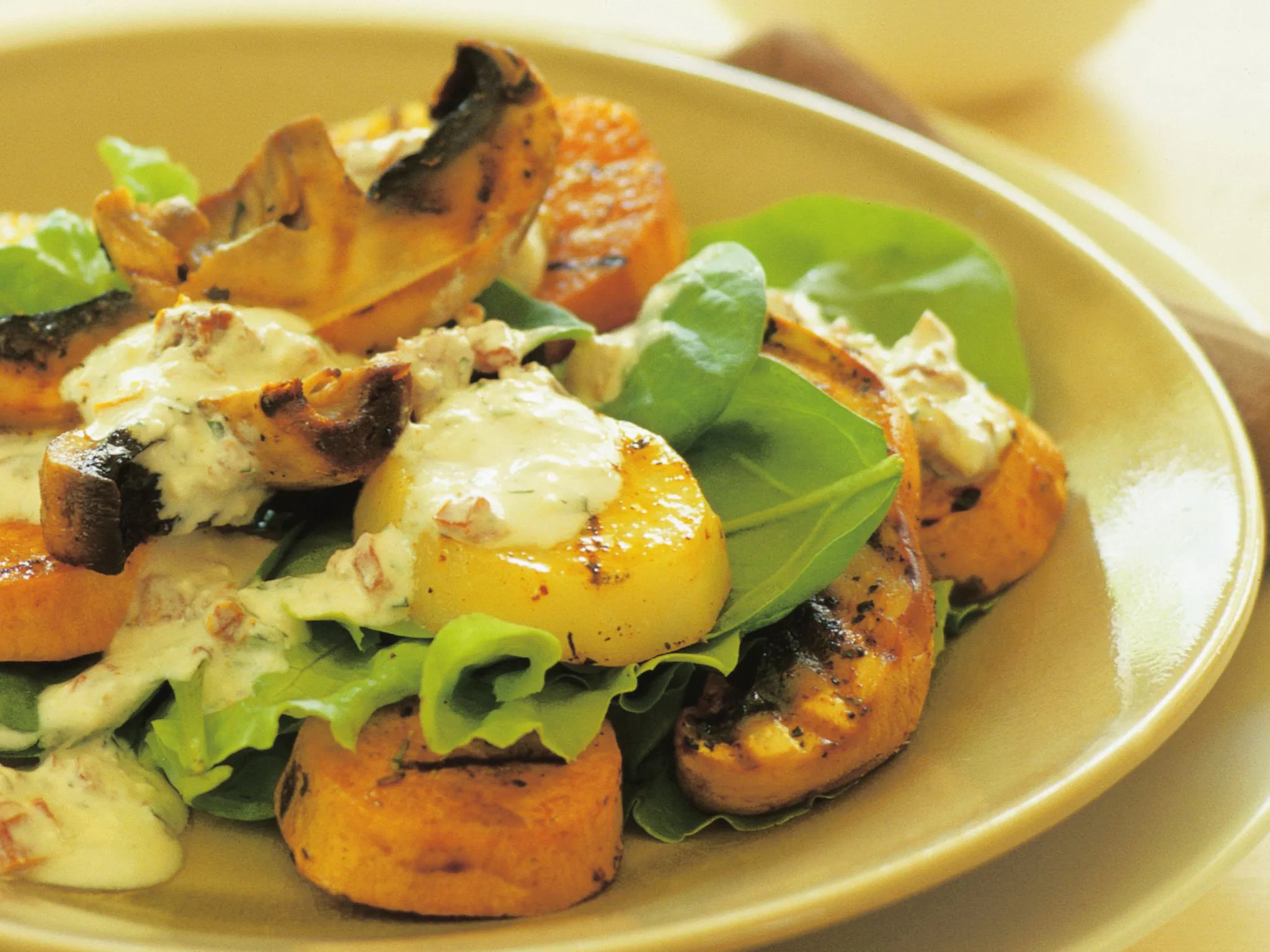 grilled salad with creamy dressing