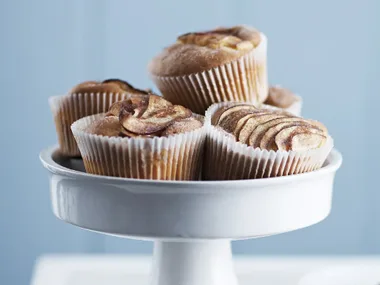 apple custard teacakes