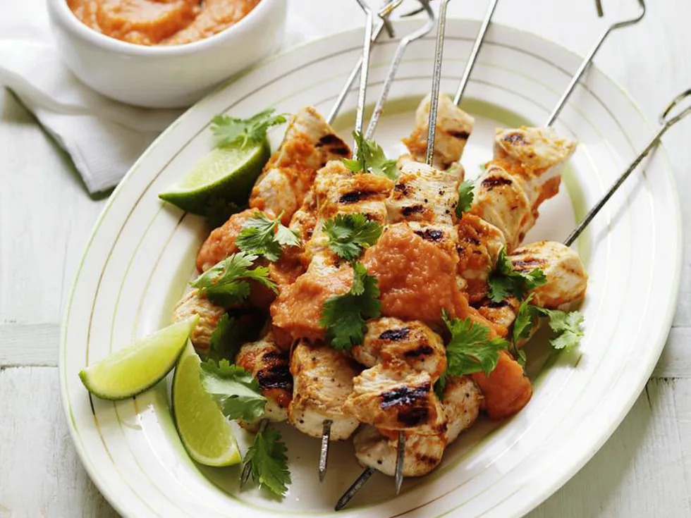 tomato and chipotle chilli chicken kebabs