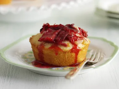 rhubarb and almond cakes