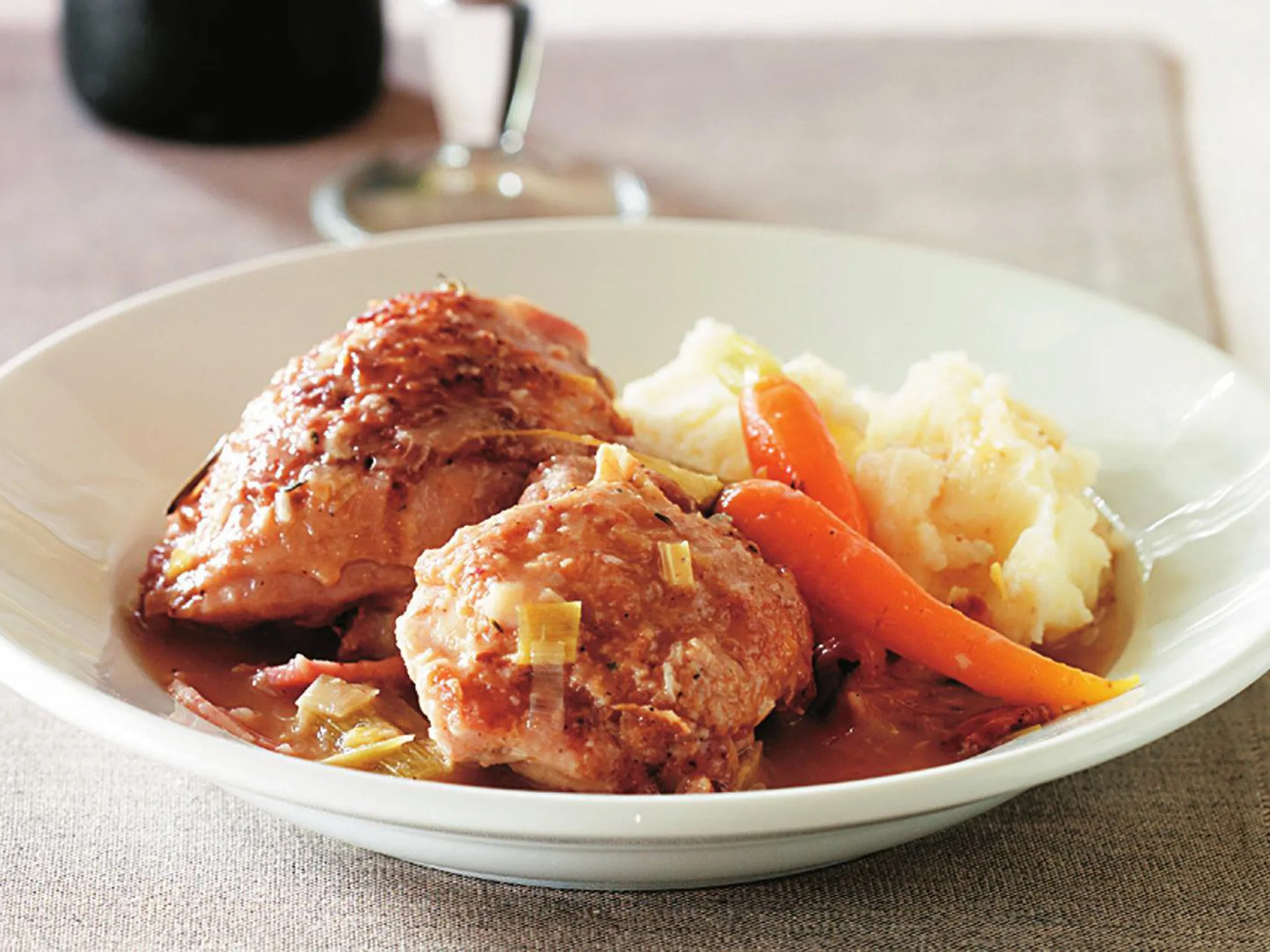 Chicken, leek and bacon casserole