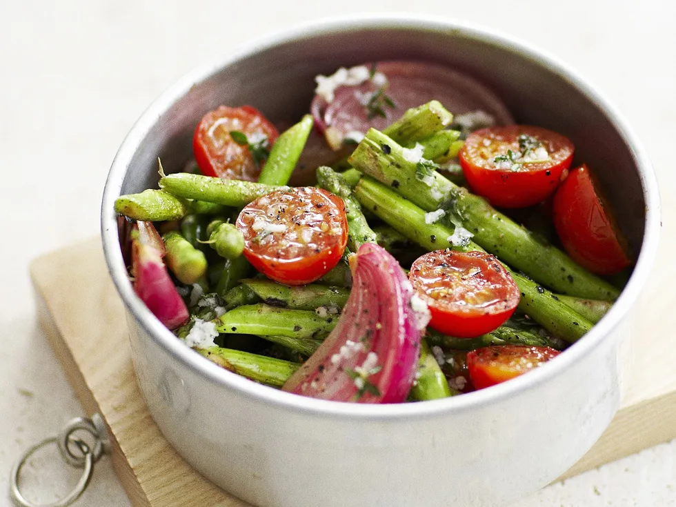 GRILLED ASPARAGUS WITH TOMATO