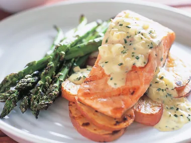 SALMON WITH TARRAGON SAUCE