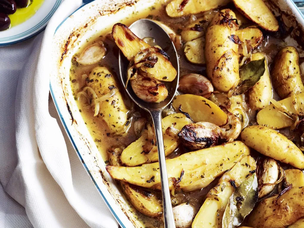 SLOW-COOKED POTATOES WITH WINE AND HERBS